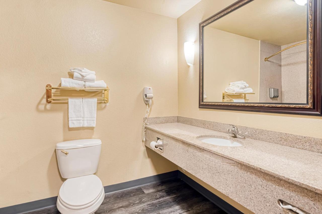 Oyo Townhouse Wichita Falls West Экстерьер фото
